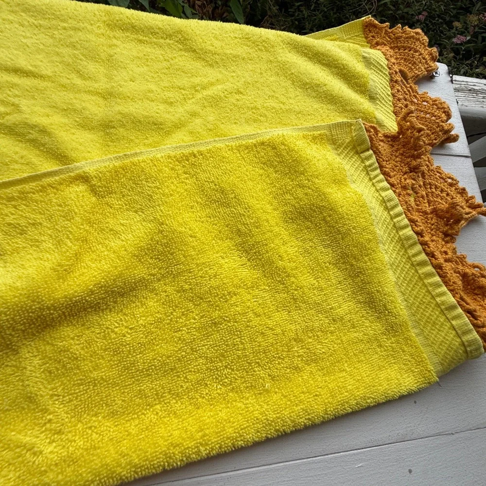 Vintage Tastemaker Yellow Bath Towel Orange Crochet Trim Retro MCM Cotton Blend